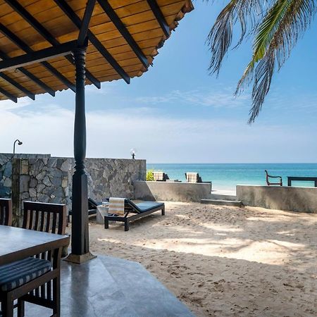 Blue Parrot Beach Villa Ambalangoda  Eksteriør billede
